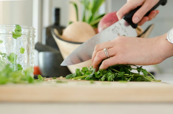 What are the best UK options for child-safe kitchen knives?